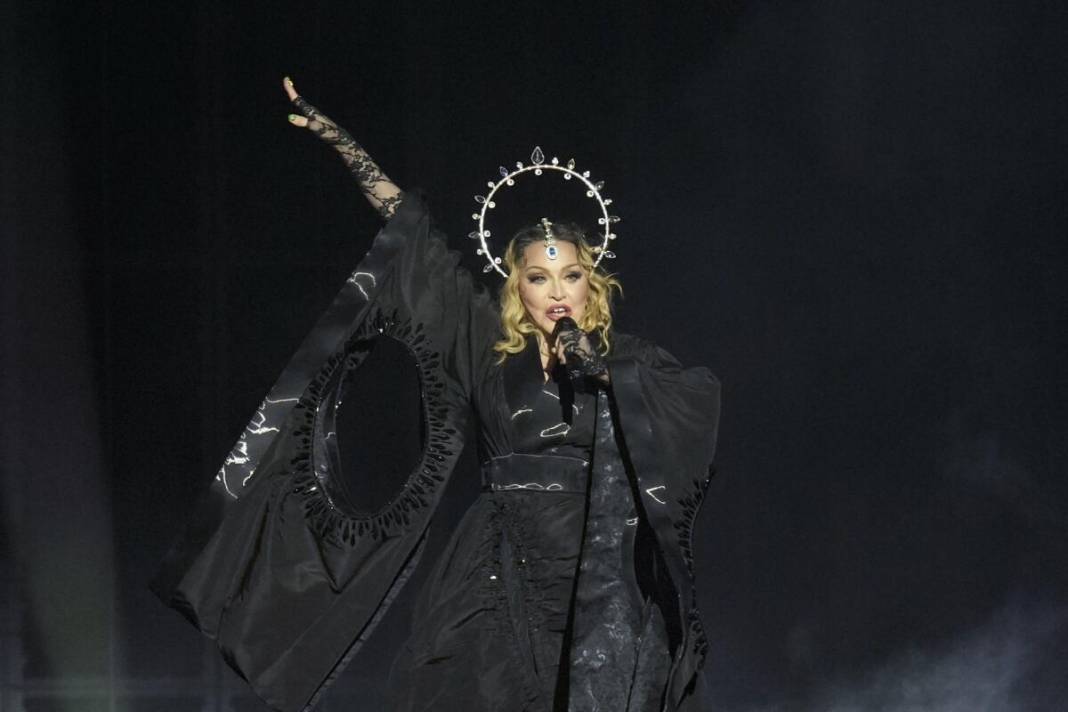 Madonna Brezilya’da 1,5 milyon kişiye konser verdi 11